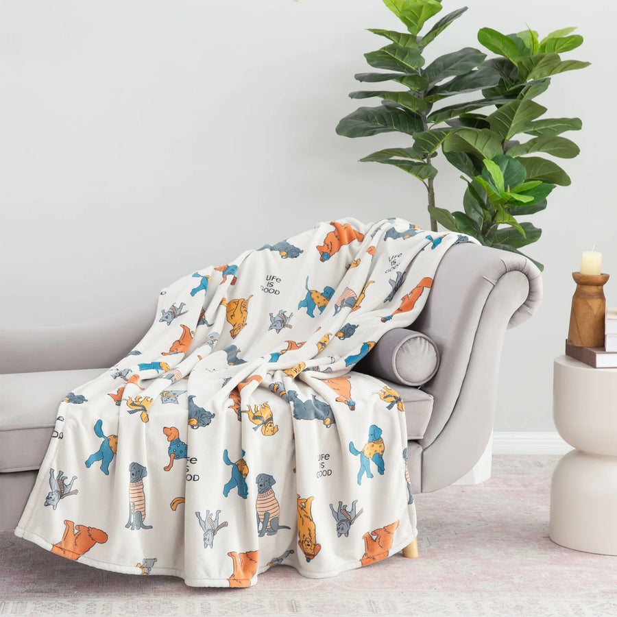 Life is Good Winter Dogs Plush Throw Blanket